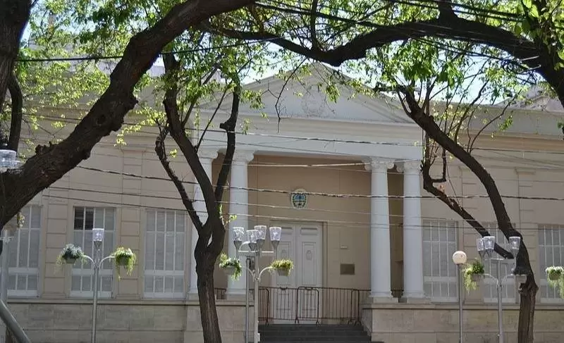 800px-edificio-legislatura-de-mendoza-jpg.