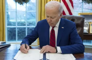 Biden comunicó que cerrará la frontera sur con México