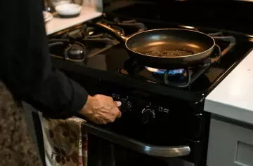 El Gobierno decidió descongelar precios clave: suben naftas, gas y luz