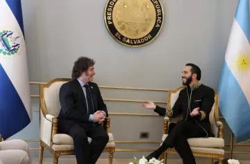 Javier Milei se hizo presente en la asunción de Nayib Bukele