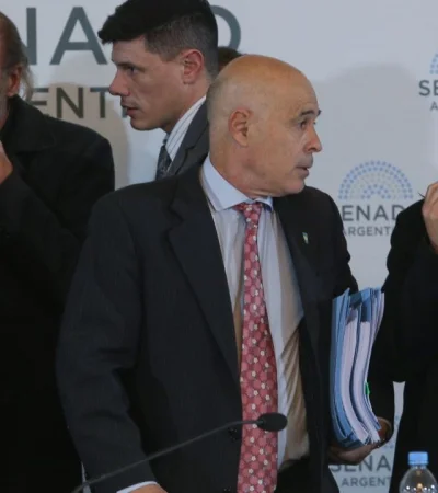 Senadores discuten la Ley Bases