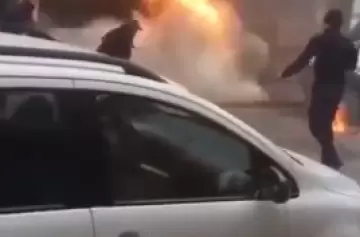 Impactante: hombre se quema vivo frente al Ministerio Público Fiscal