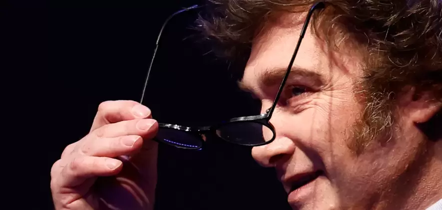 Milei informó en Twitter, entre insultos a los legisladores que votaron una nueva fórmula para los haberes previsionales, que vetará la iniciativa