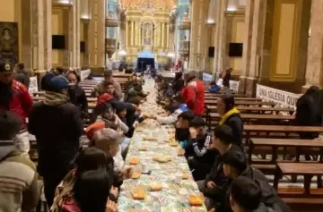 El arzobispo de Buenos Aires abrió la Catedral como comedor para gente de la calle