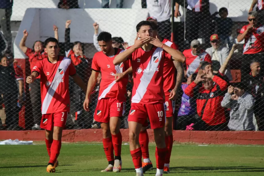 El festejo de Juan Pablo Arno.