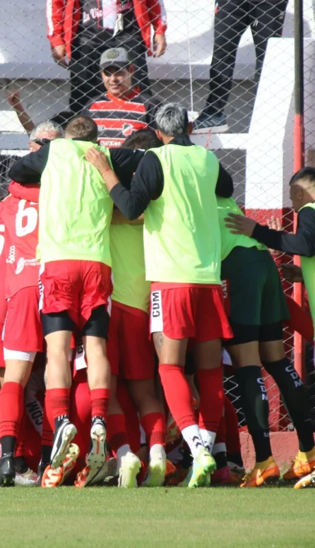 ¡Gritalo Indio! Banderas rojas y negras en el corazón maipucino
