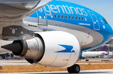 El Gobierno dijo que ya inició conversaciones para vender Aerolíneas Argentinas