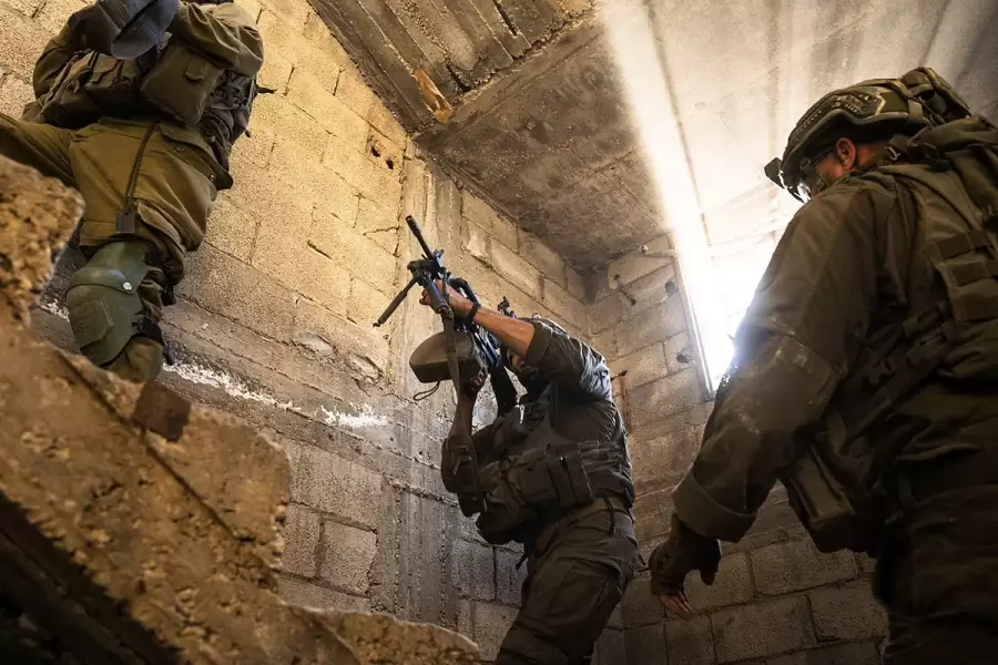 Las fuerzas especiales irrumpiendo en uno de los edificios donde estaban los rehenes
