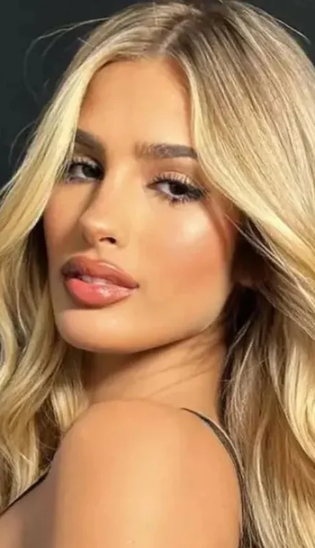 Julieta Poggio es una actriz, bailarina, profesora de danza y modelo argentina.