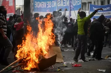 Piqueteros marchan para pedir la libertad de los presos en las manifestaciónes