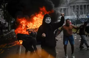 El Gobierno responde a manifestaciones en el Congreso: "No vamos a ceder"