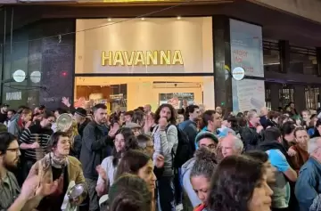 Cacerolazos contra la Ley Bases se multiplicaron en distintos barrios porteños