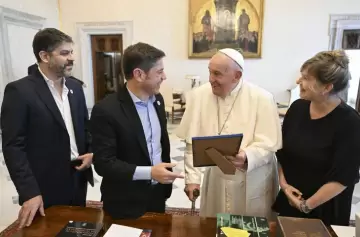 El gobernador Kicillof fue recibido por el papa Francisco