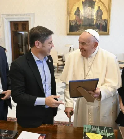 El papa Francisco con Axel Kicillof.