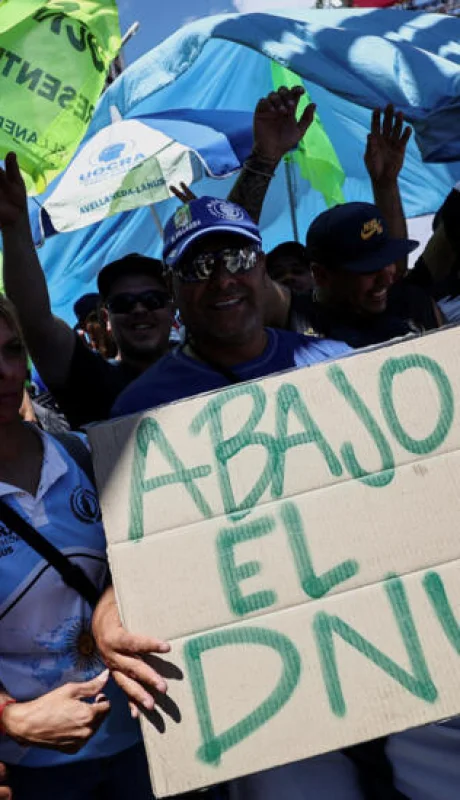 Protestas ante el tratamiento de la Ley Bases