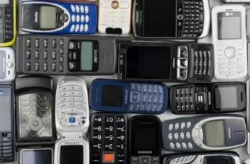 Aconsejan teléfonos menos complejos y adictivos que los inteligentes