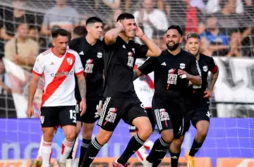Deportivo Riestra le dio un duro golpe al River de Demichelis
