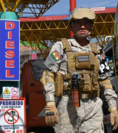 Militares en estaciones de Bolivia