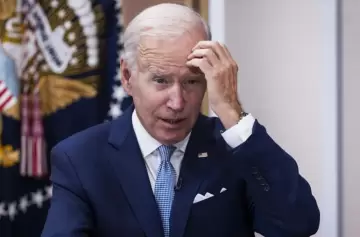 Video viral de Meloni orientando a Biden: ¿a dónde mira, Presidente?