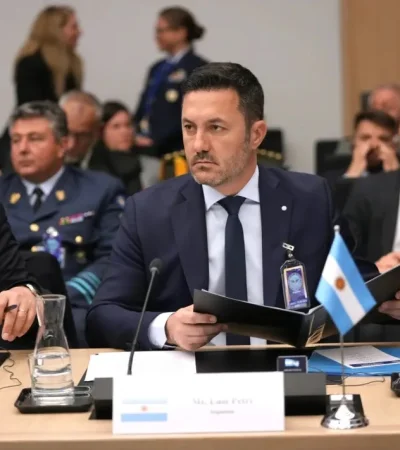 Luis Petri en el foro.