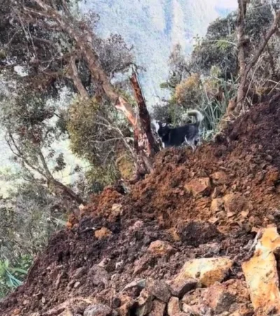 Momento en que se desprende la ladera del cerro