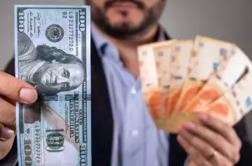 Pago del aguinaldo: ¿se irán los pesos al dólar blue o no?