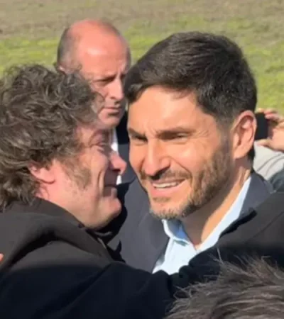 Maximiliano Pullaro y Javier Milei en Santa Fe
