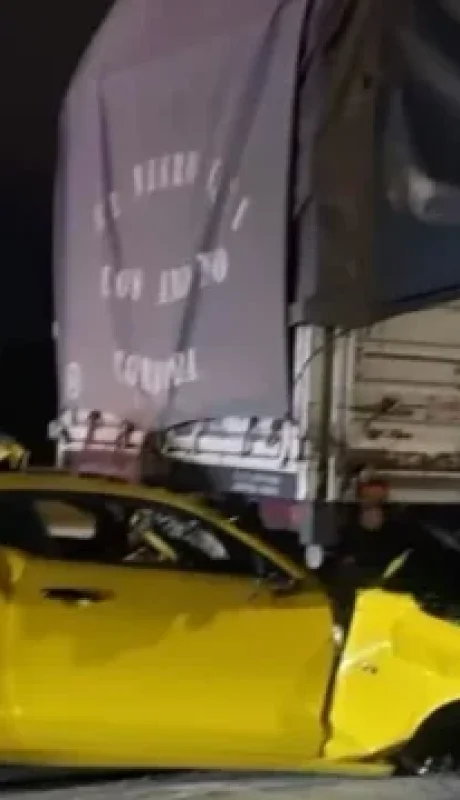 Choque Chevrolet Camaro.