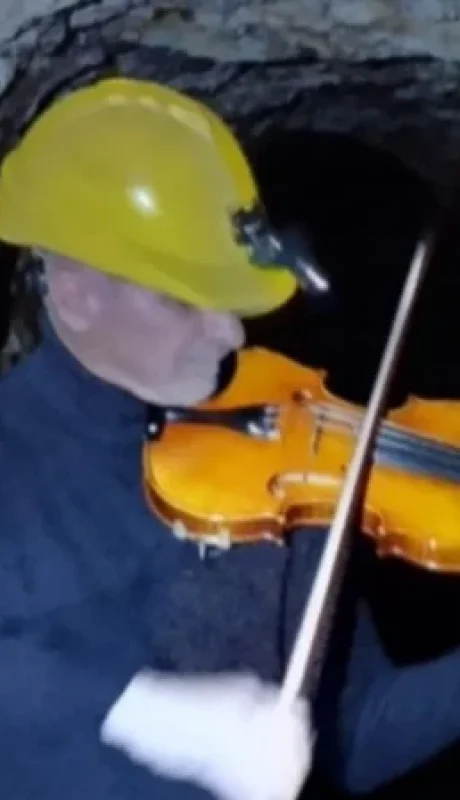 viiolinista en mina de oro