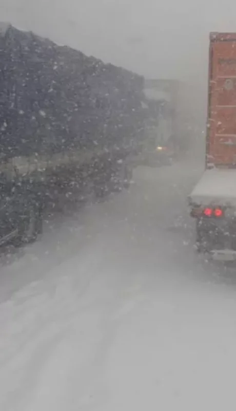 camiones_alta_montana_nieve_temporal_tormenta