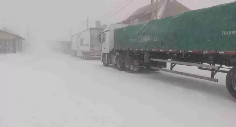 camiones_alta_montana_nieve_temporal_tormenta_1
