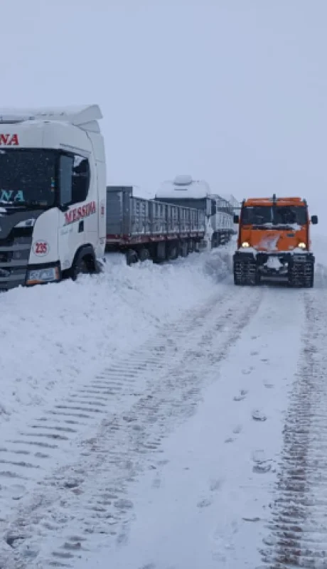 camiones_alta_montana_nieve_temporal_tormenta_2