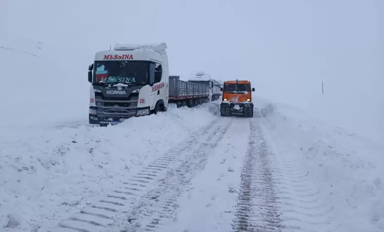 camiones_alta_montana_nieve_temporal_tormenta_2
