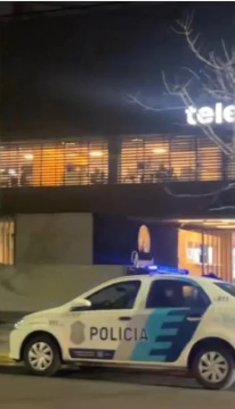 Una vez finalizado el programa, hubo incidentes en la puerta de Telefe.