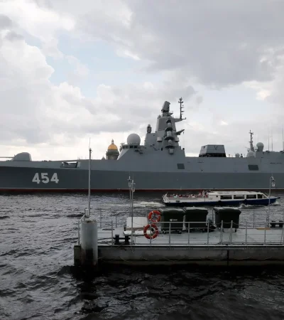 Fragata misilística rusa frente a las costas cubanas