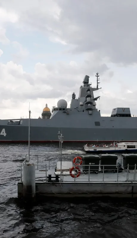 Fragata misilística rusa frente a las costas cubanas