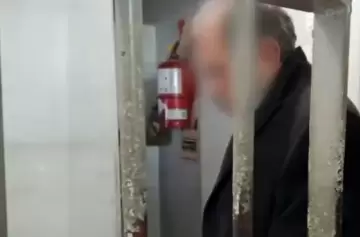 Video: las primeras imágenes del exsenador Alperovich en prisión