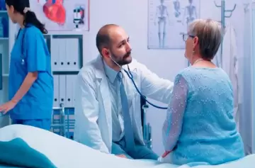 Denuncian que 5 mil establecimientos de salud privados están por quebrar