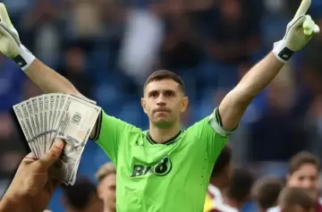 ¿Qué conviene más, invertir en acciones de Apple o futbolistas como el Dibu Martínez?