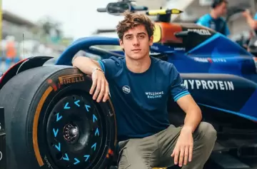 Buena carrera de Franco Colapinto en el diluvio de Silverstone