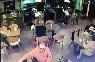 Video insólito: Disputa por un diario terminó a las piñas