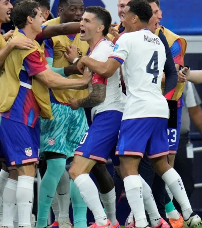 Gran triunfo de Estados Unidos en su debut