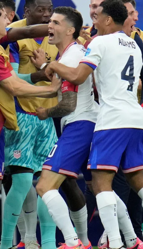 Gran triunfo de Estados Unidos en su debut