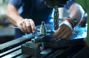 Industria y construcción volvieron a caer, pero mejoraron en el intermensual