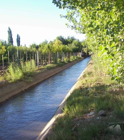 Canal de riego
