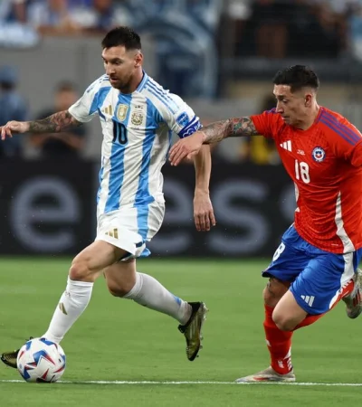 Leo Messi sufrió un golpe a final del primer tiempo