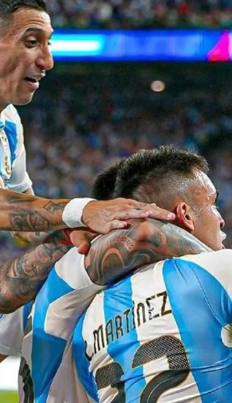 El festejo de Lautaro junto a sus compañeros