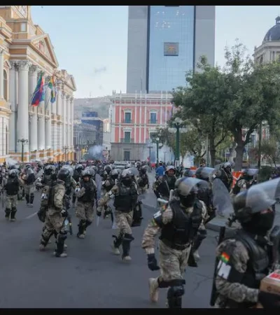 Tras recibir la orden del nuevo jefe del Ejército, los militares desplegados se replegaron rápidamente.