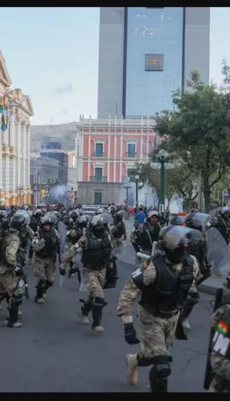 Tras recibir la orden del nuevo jefe del Ejército, los militares desplegados se replegaron rápidamente.