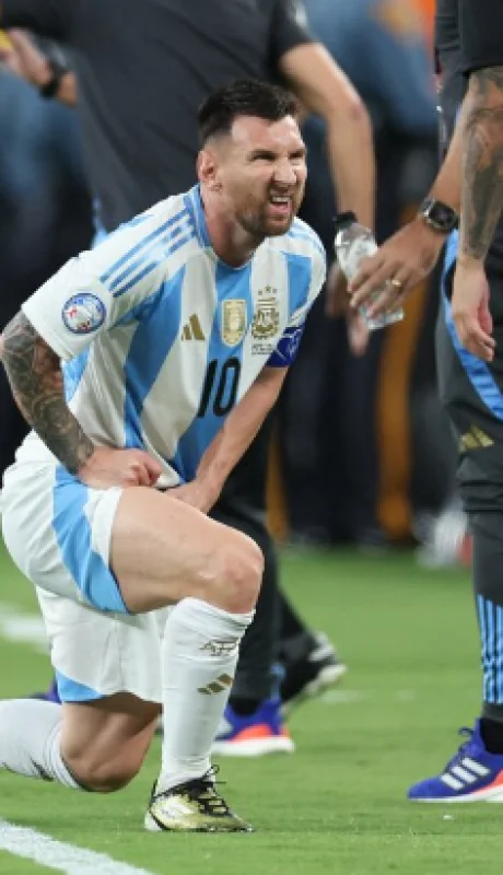 El momento que preocupó a todos, con Messo elongando el aductor.